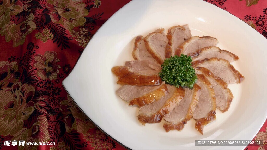 美味酱卤猪耳摆盘