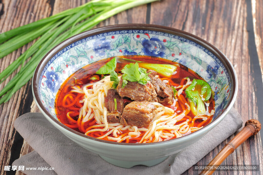 美味牛肉拉面诱人呈现