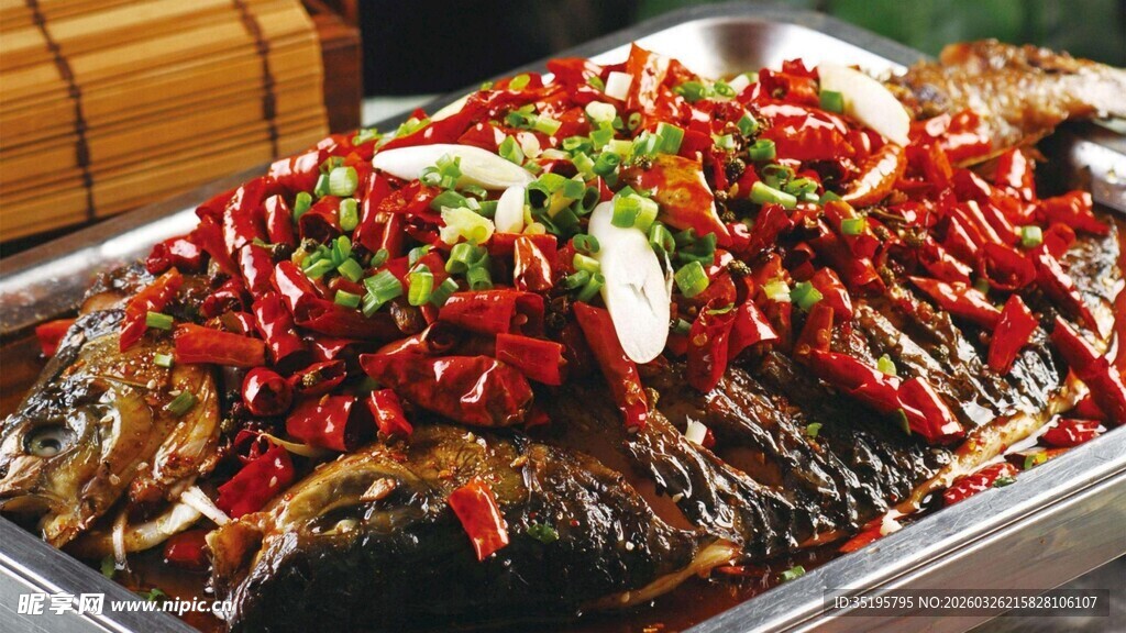 香辣烤鱼诱人色泽满满