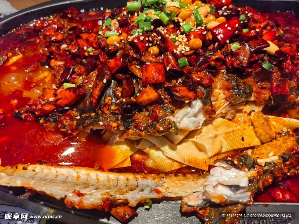 香辣烤鱼色泽诱人