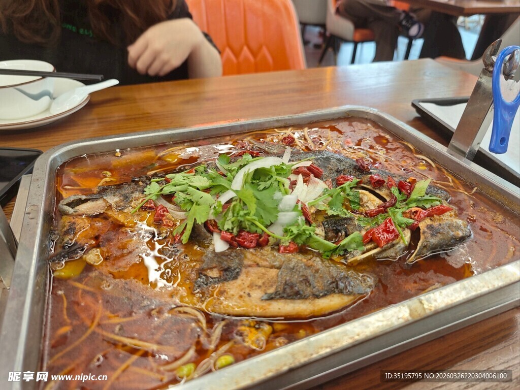 美味特色烤鱼上桌啦
