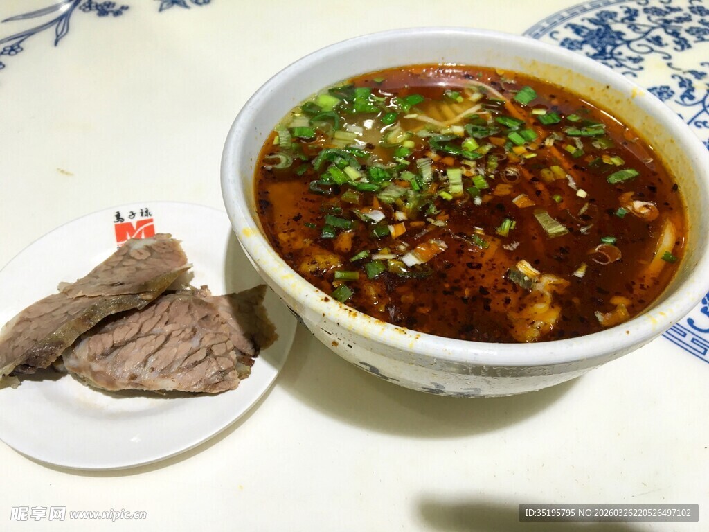 牛肉汤配牛肉片美食图
