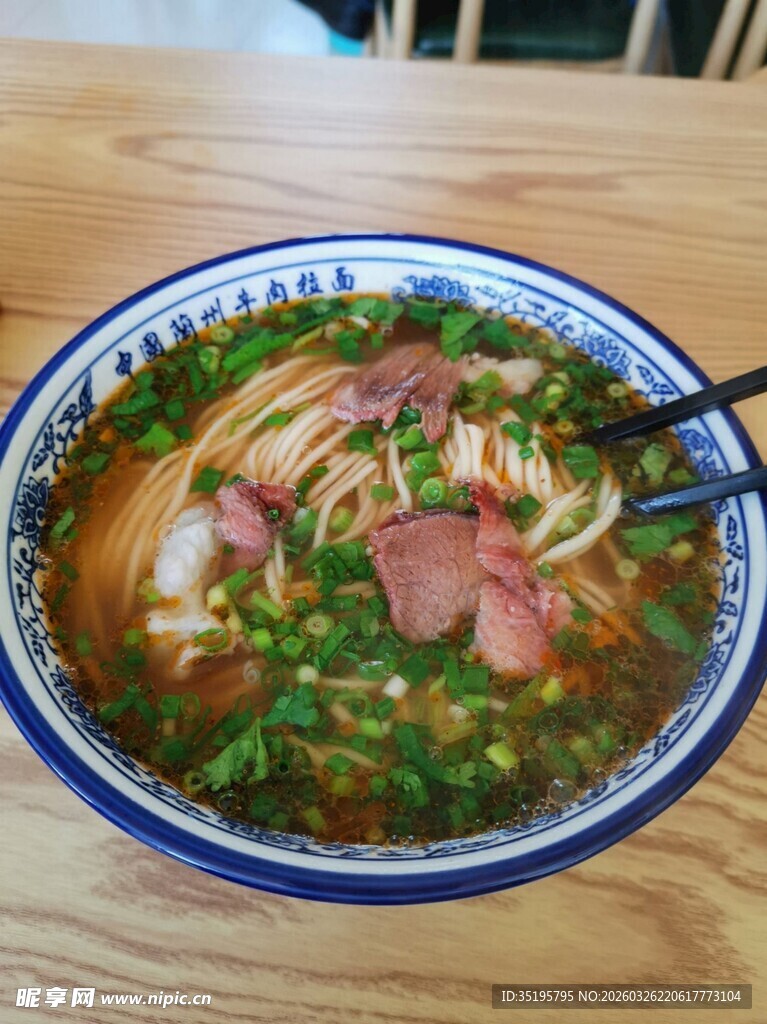 美味香肠青菜面