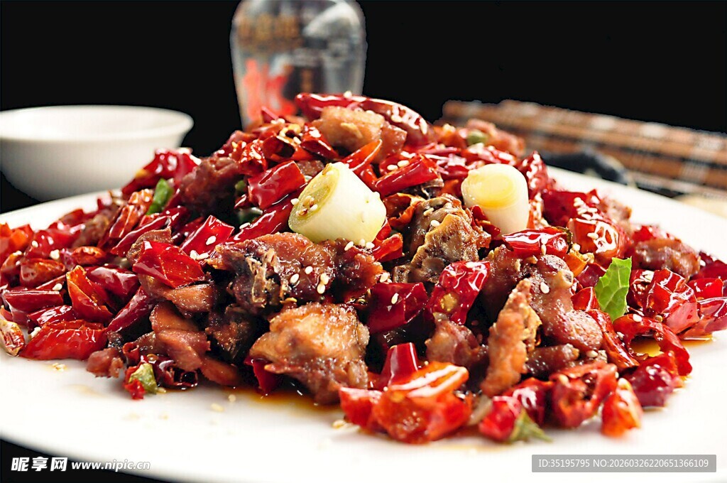 香辣可口辣子鸡丁上桌