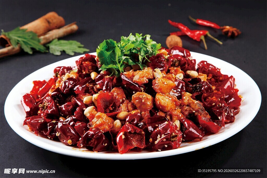 香辣可口的美味辣子鸡