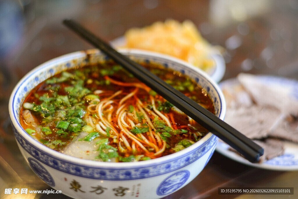 美味鲜香的特色面条一碗