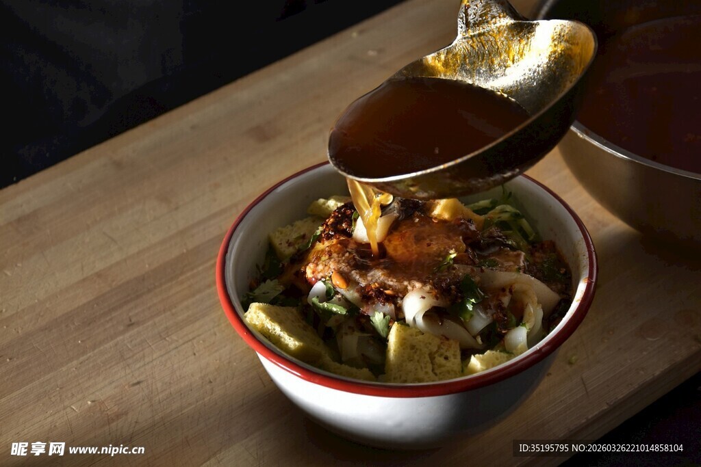 美味拌饭食材丰富诱人