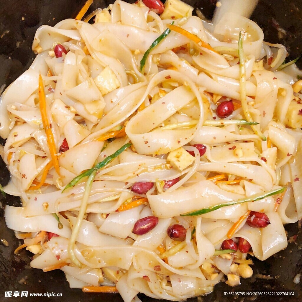 凉拌白菜丝色彩丰富诱人