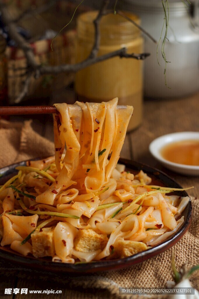 美味诱人的特色凉拌豆皮