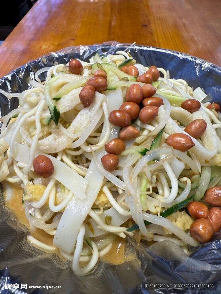 凉拌豆芽配花生米