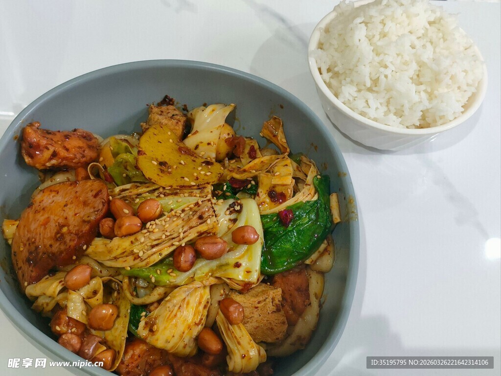 美味炒菜配白米饭