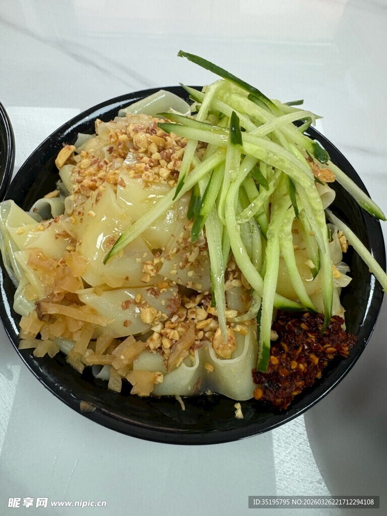 凉拌土豆丝配黄瓜丝