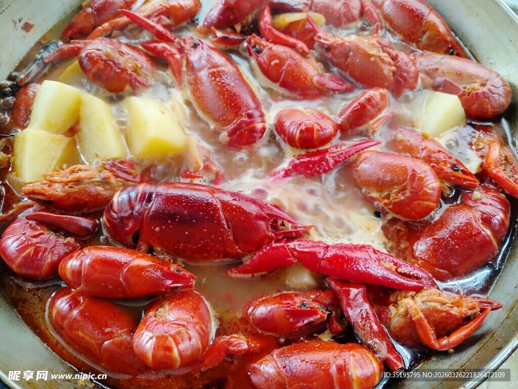 美味诱人的一锅小龙虾