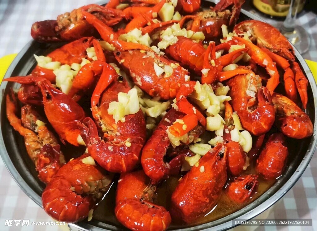 蒜蓉小龙虾美味诱人