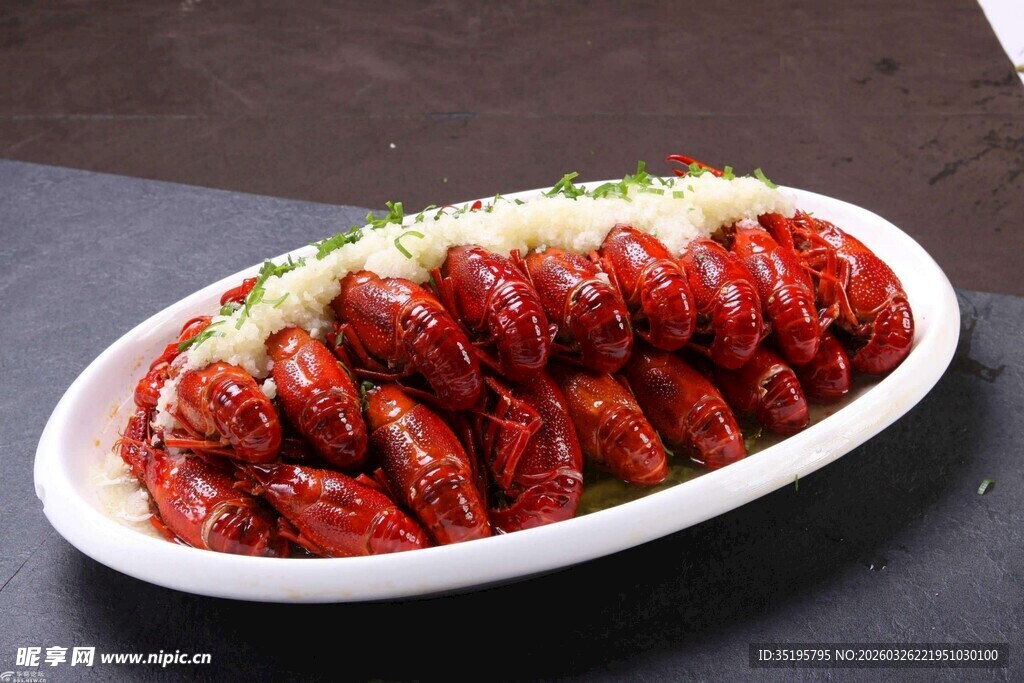 一盘美味小龙虾