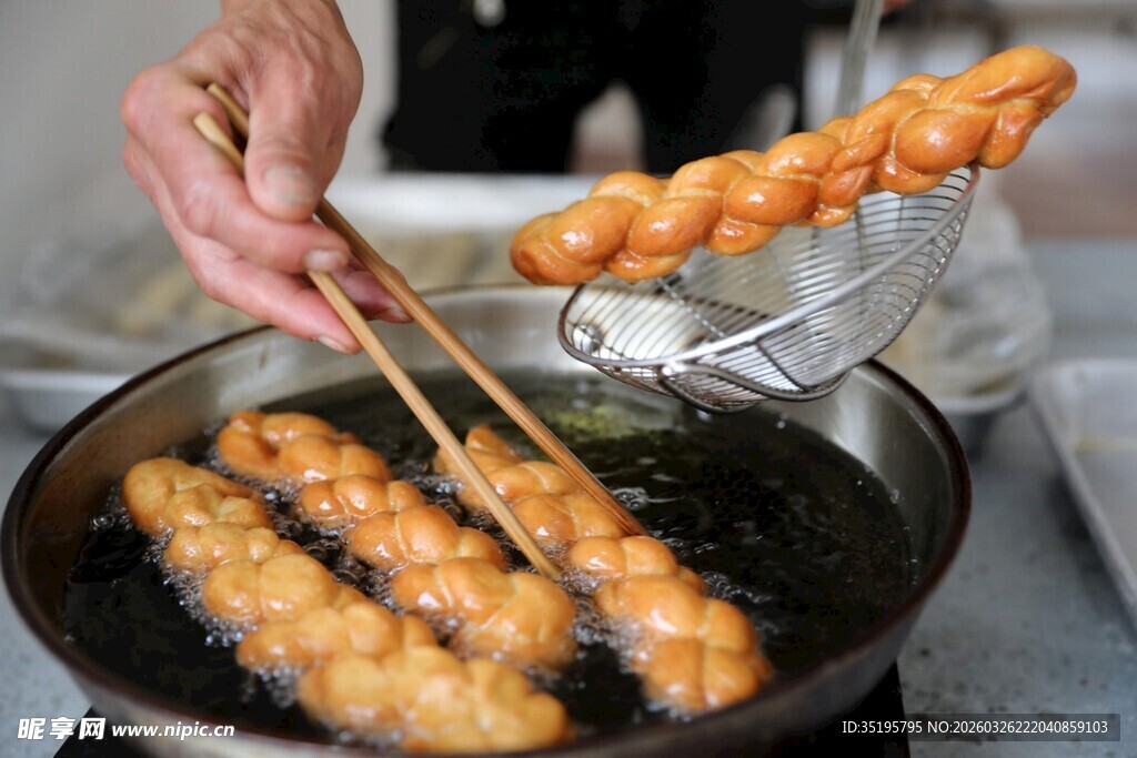 手工炸制美味糖油果子