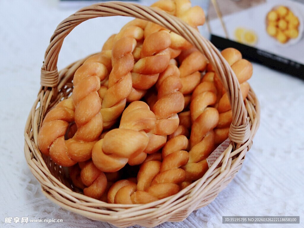 篮子里的美味麻花