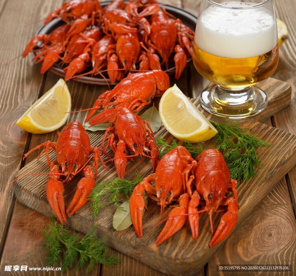 美味小龙虾配清爽啤酒