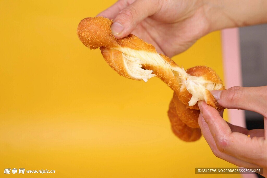 拉丝芝士棒诱人瞬间