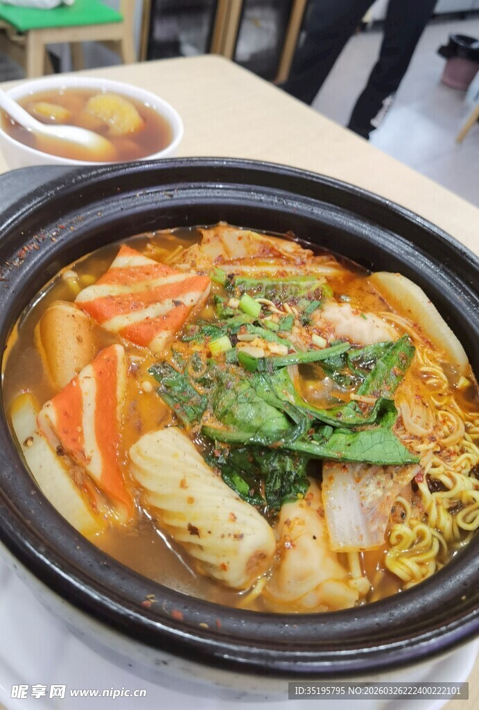 美味韩式年糕火锅特写