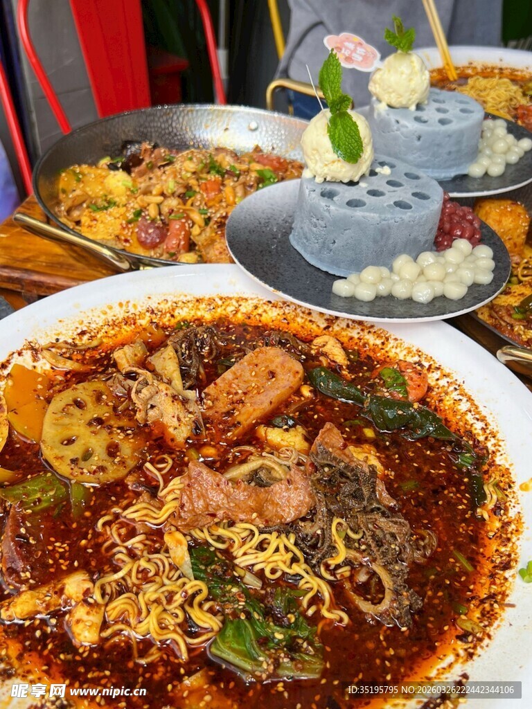 美味丰盛的特色麻辣火锅