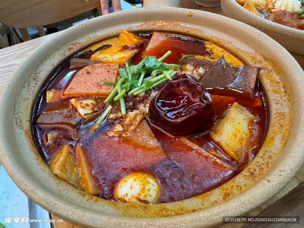 美味砂锅麻辣烫诱人呈现