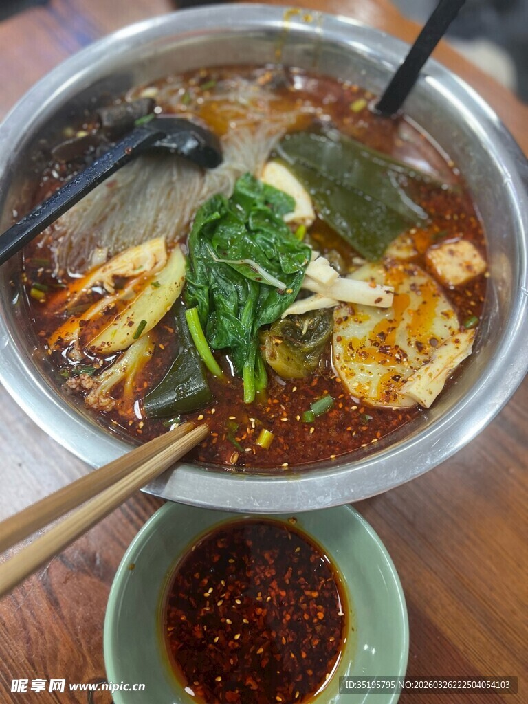 热气腾腾的美味火锅