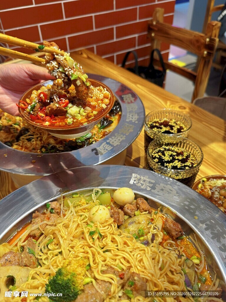 美味火锅食材丰富诱人