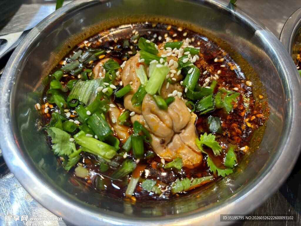 麻辣鲜香的美味水煮鸡肉