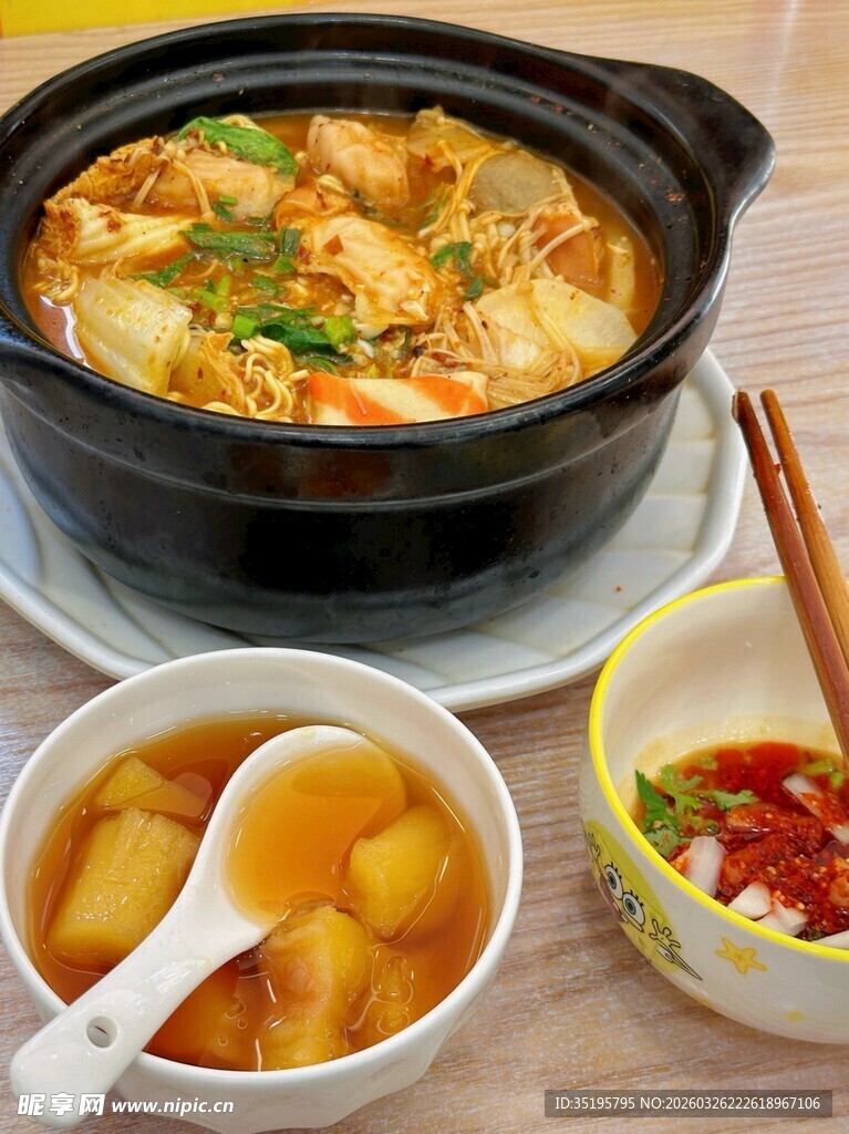 美味砂锅搭配特色汤菜