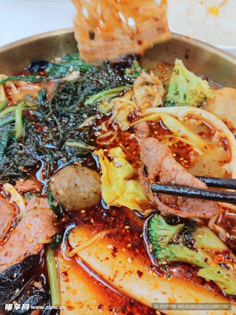 美味韩式拌饭诱人呈现