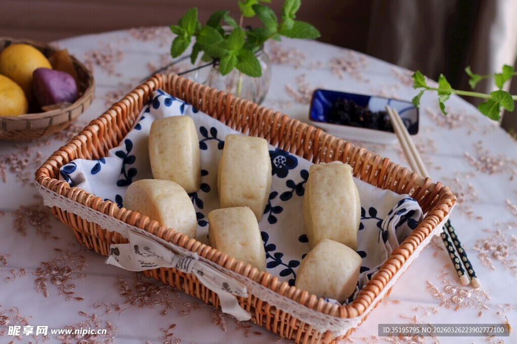篮子里的美味面包