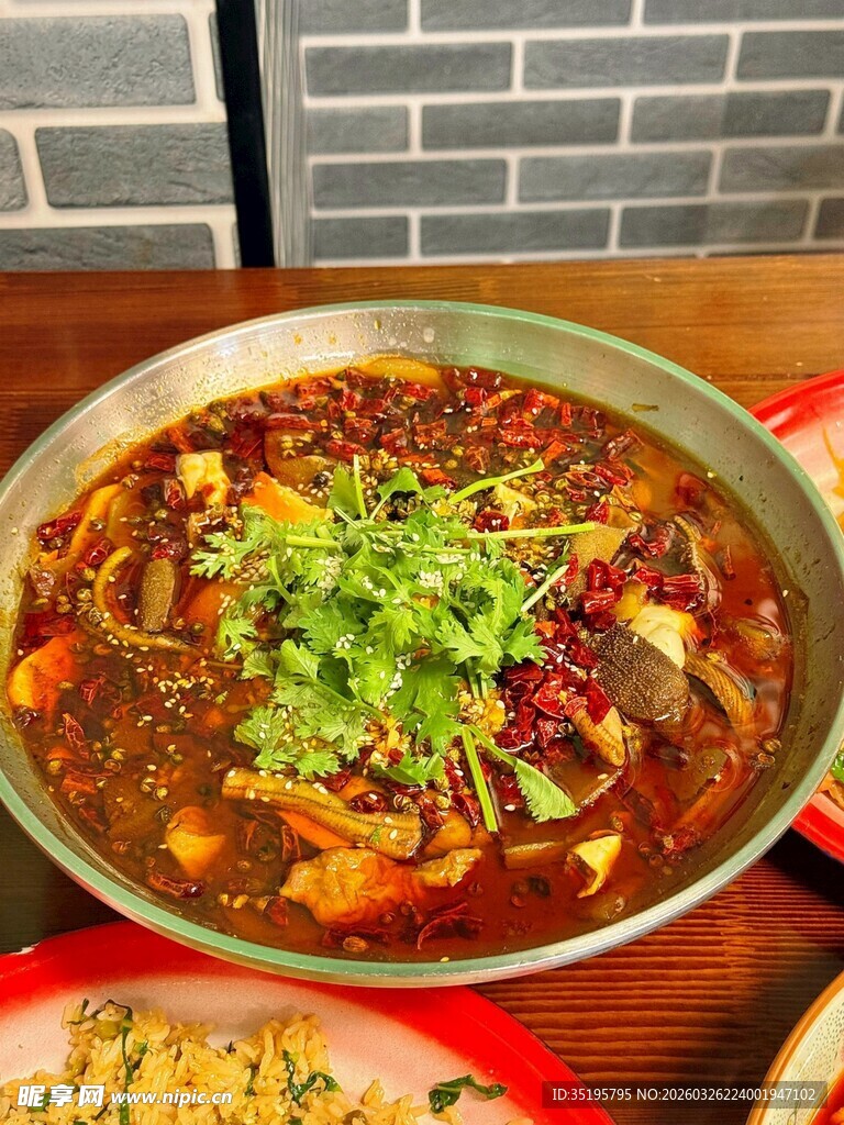 香辣诱人的美味毛血旺