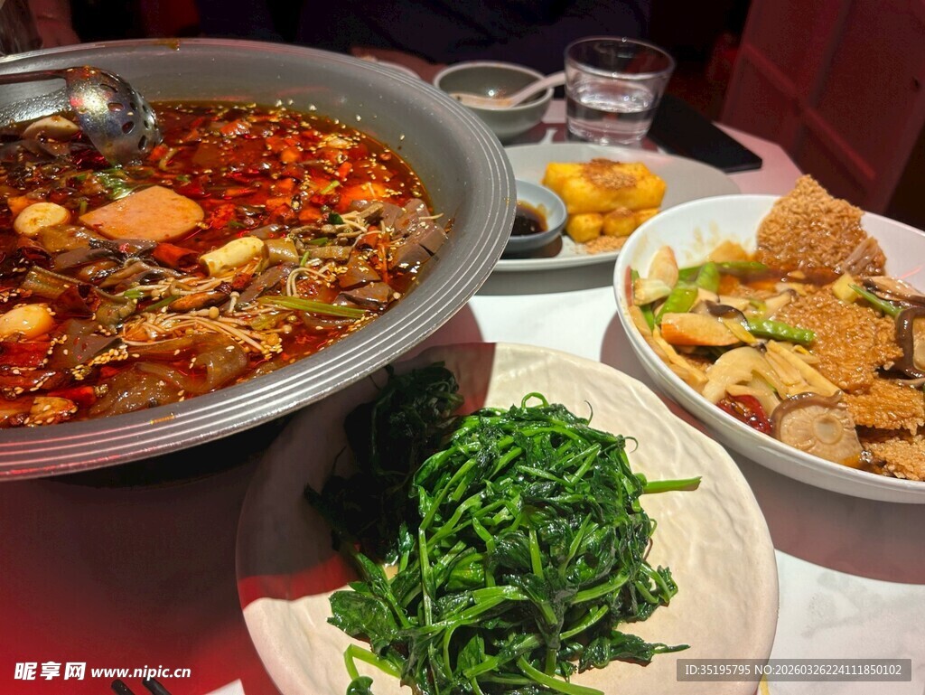 丰盛火锅美食组合