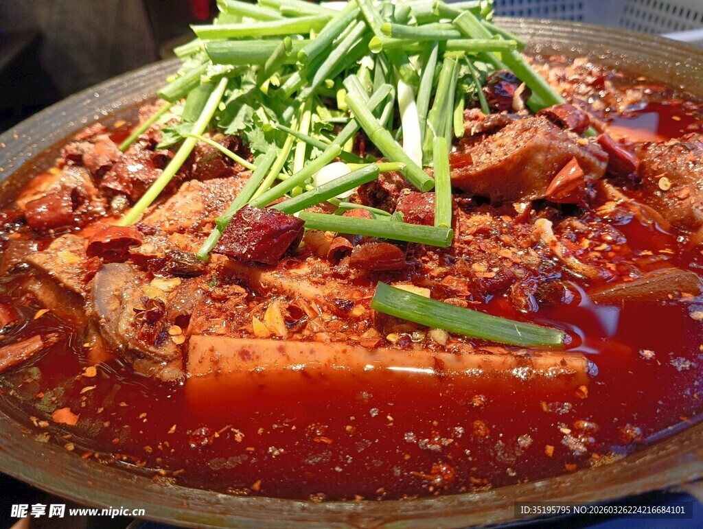 香辣诱人的美味红烧菜肴