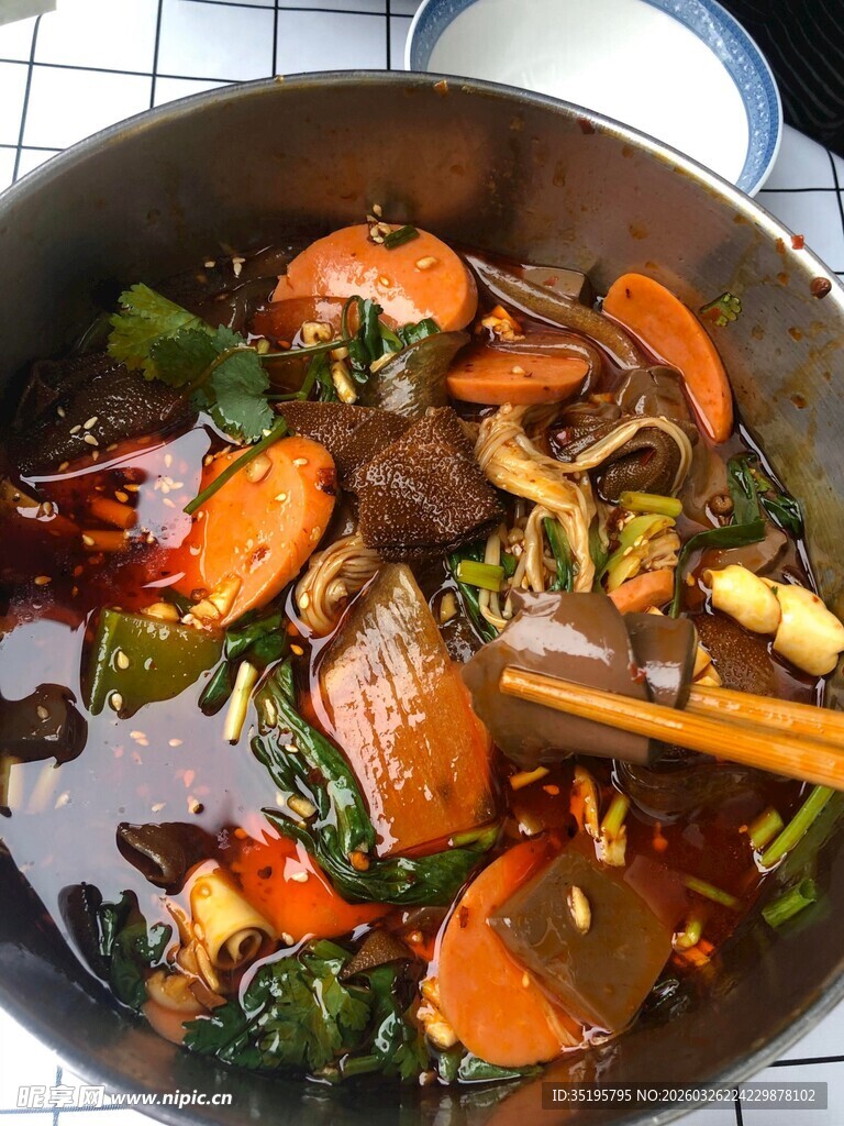 麻辣鲜香的美味蔬菜炖锅