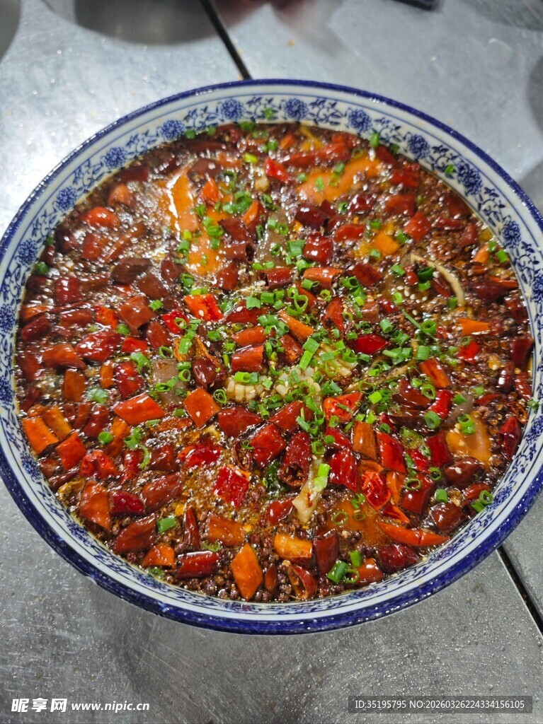 香辣诱人的特色红油冒菜