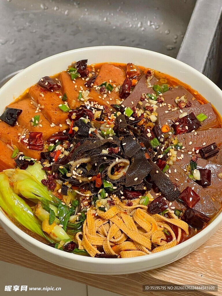 美味多彩的特色拌面条