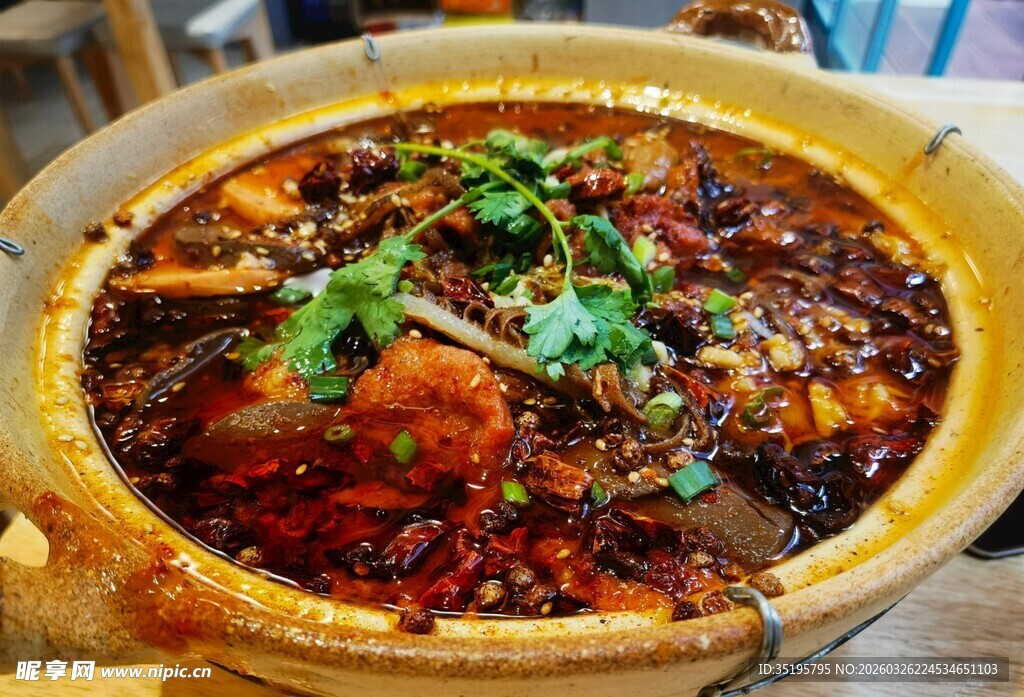 香辣美味瓦罐炖菜