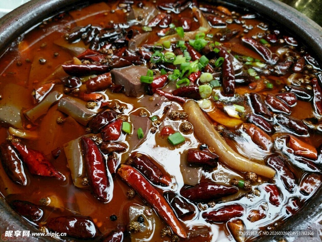 麻辣鲜香的美味毛血旺