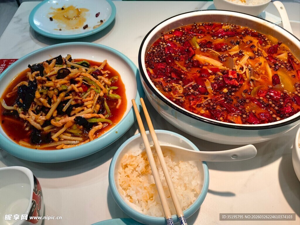 美味川菜组合诱人食欲