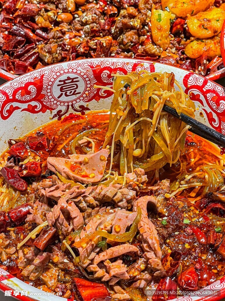 麻辣鲜香的美味毛血旺