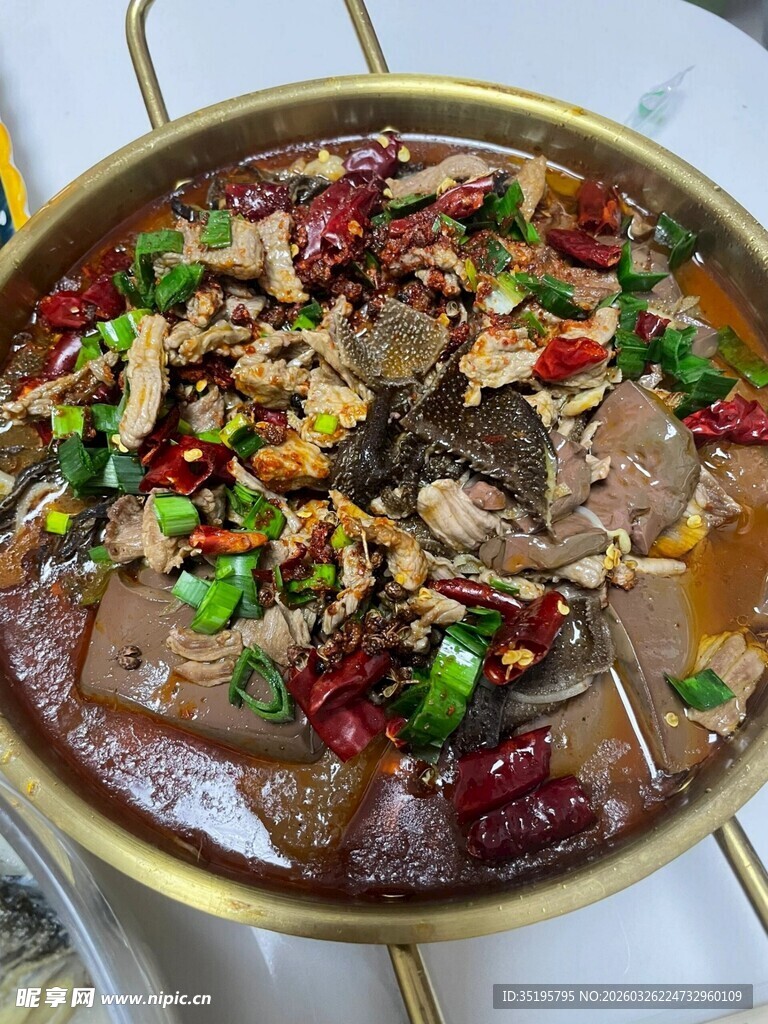 香辣可口的美味毛血旺