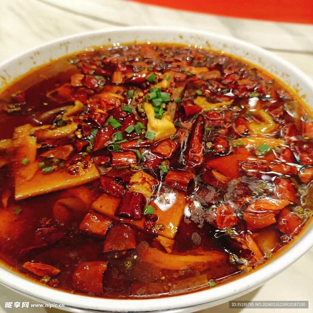 香辣诱人的美味毛血旺