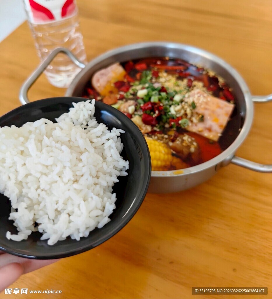 麻辣豆腐配米饭