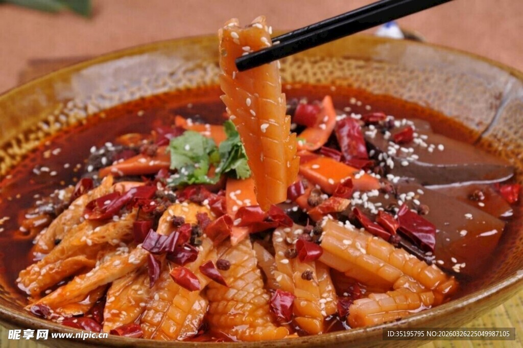 香辣美味鸡爪锅