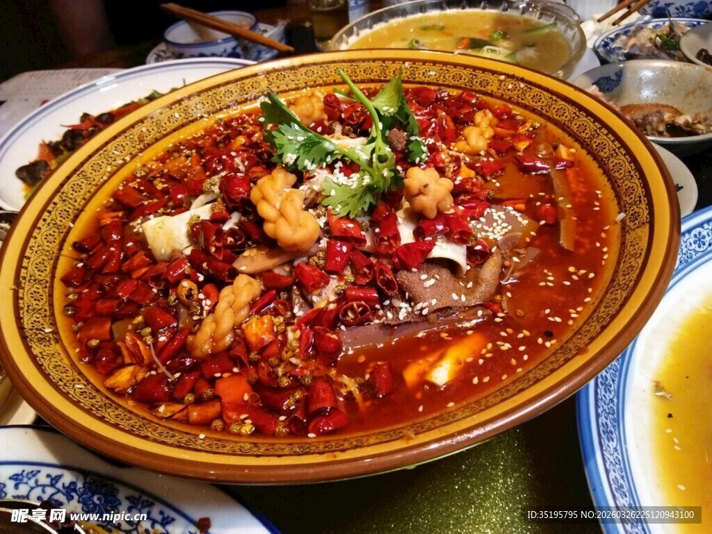 香辣诱人的特色水煮牛肉