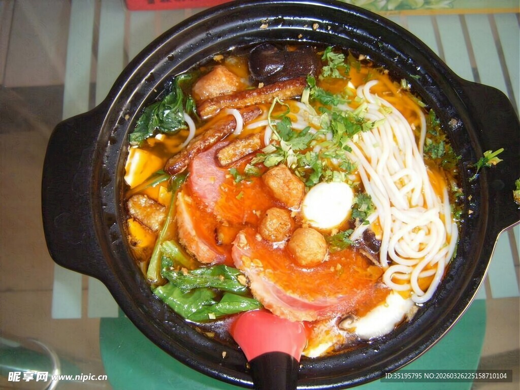 美味多彩砂锅米线