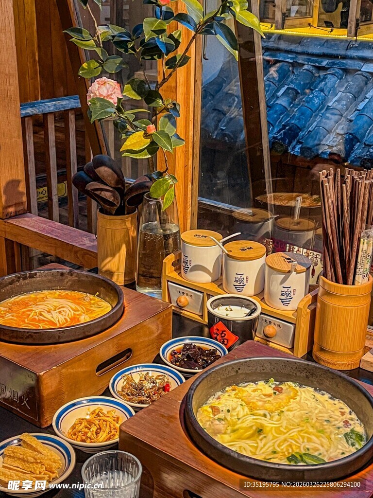 温馨中式餐桌美味佳肴