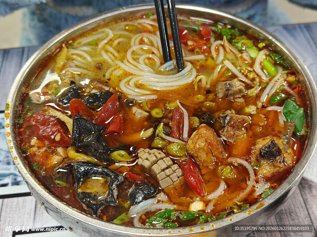 美味丰盛的特色风味米线